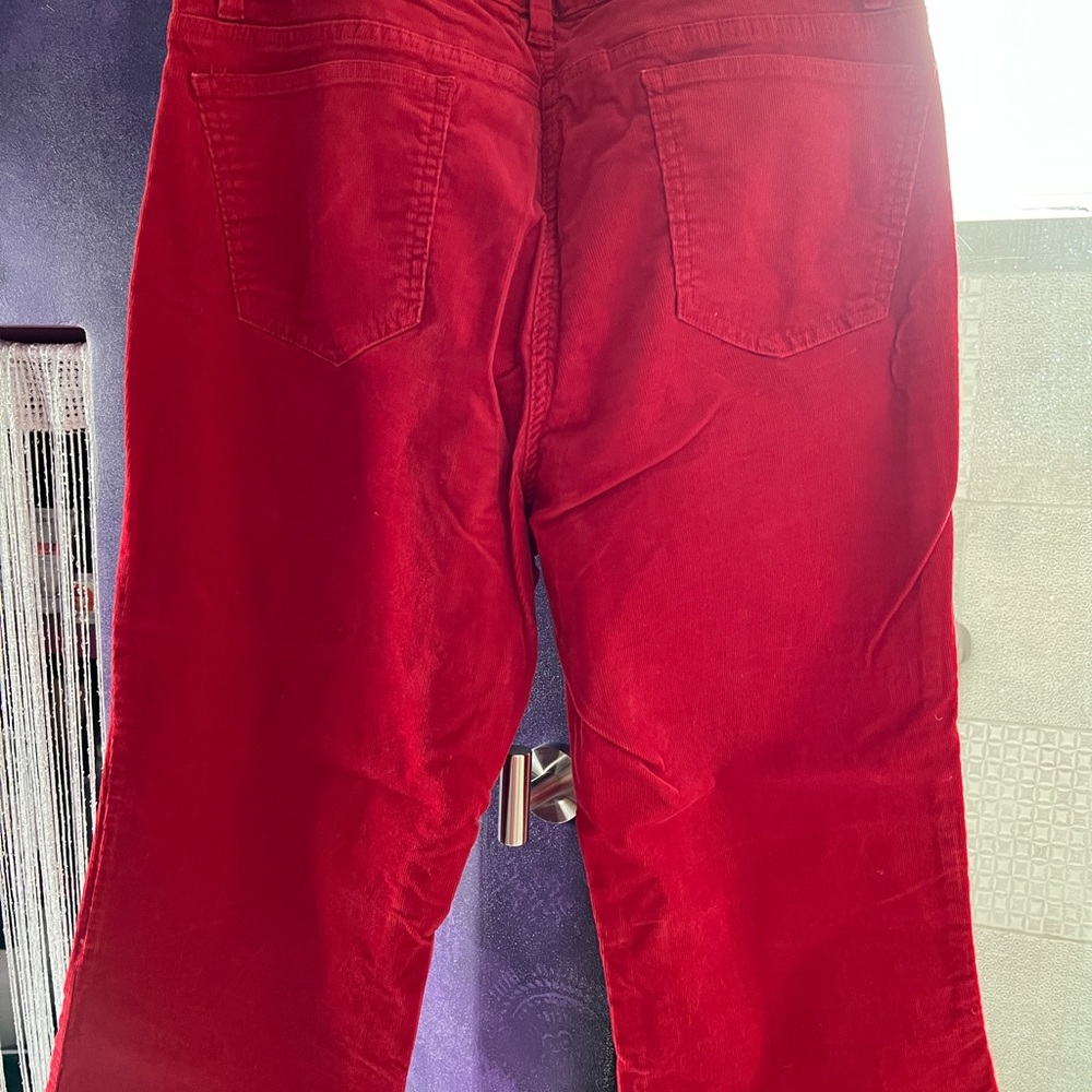 New (no tags) Land’s End soft corduroy in a bright, true red - Picture 4 of 4